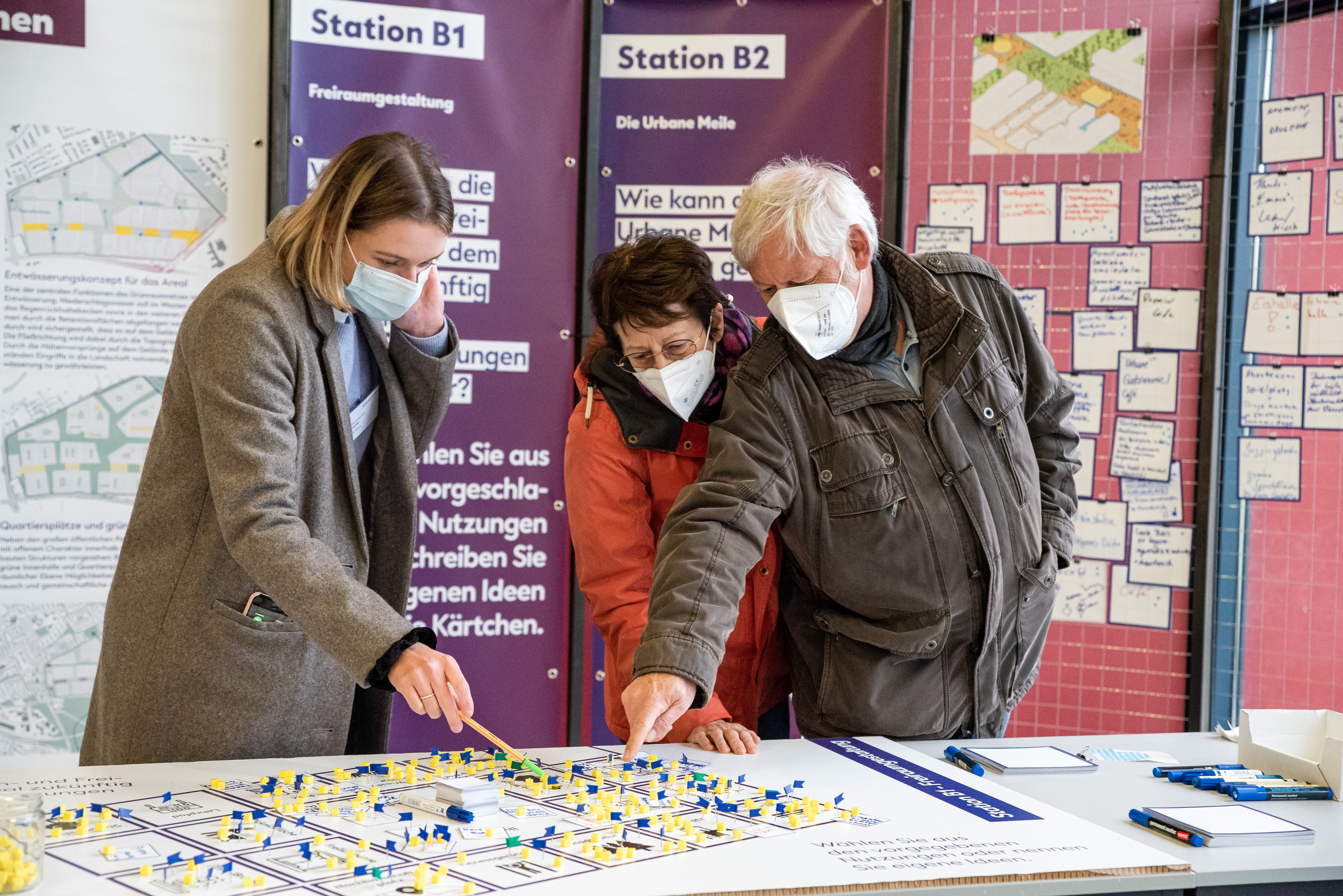 Patricia Da Costa (links) von urbanista an der Freiraum-Station 